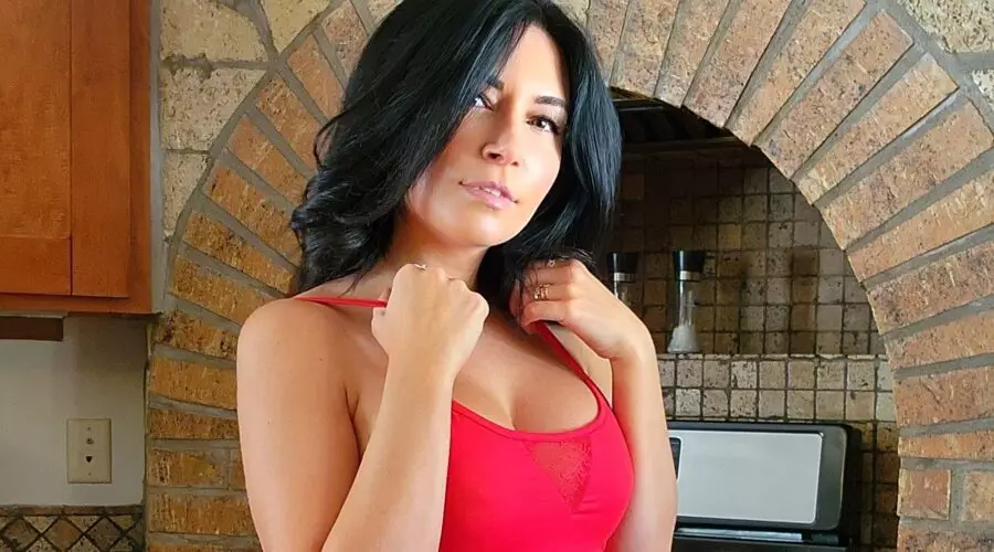 Alinity Divine, Real Name, Age, Height, Boyfriend, Scandals and Net Worth