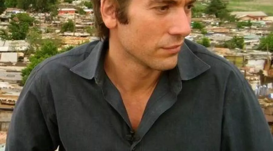 David Muir: Biography, ABC, Net Worth, Salary, Wife, Rebecca, Family & More