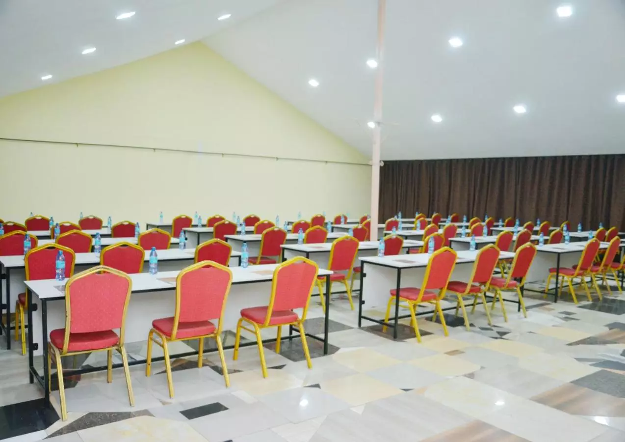 Sunset Oak Hotel In Nakuru2