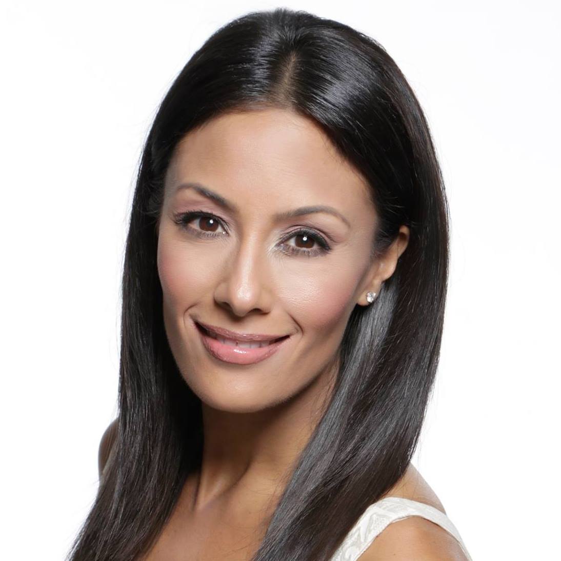 Liz Cho – News Anchor